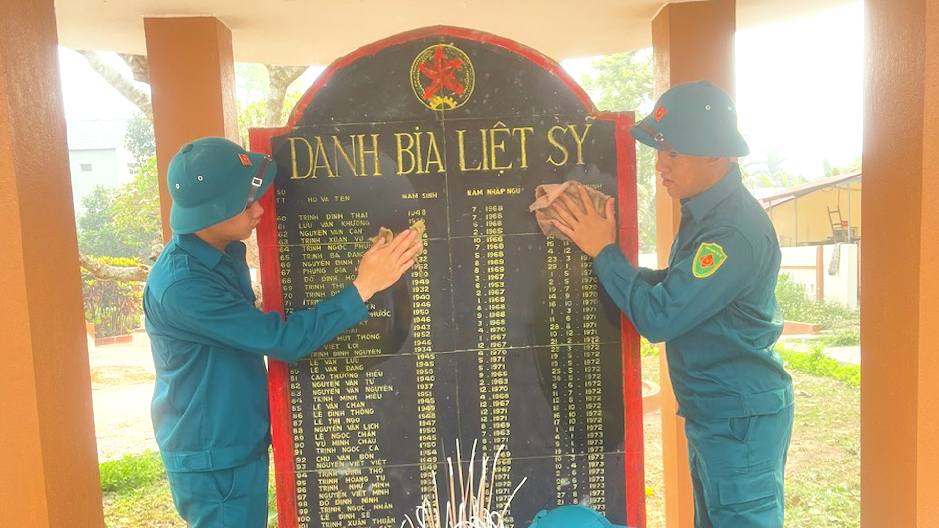 Anh-tin-bai